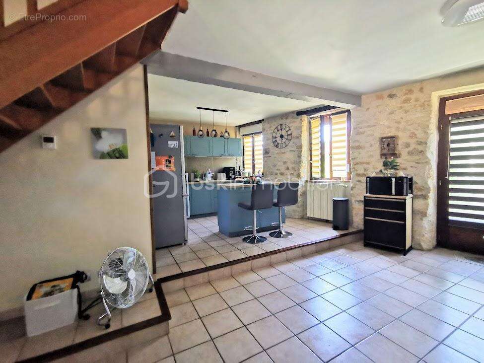 Maison en pierre 4 pièces - terrasse - Centre de Vallon Pont d'Arc - photo 5