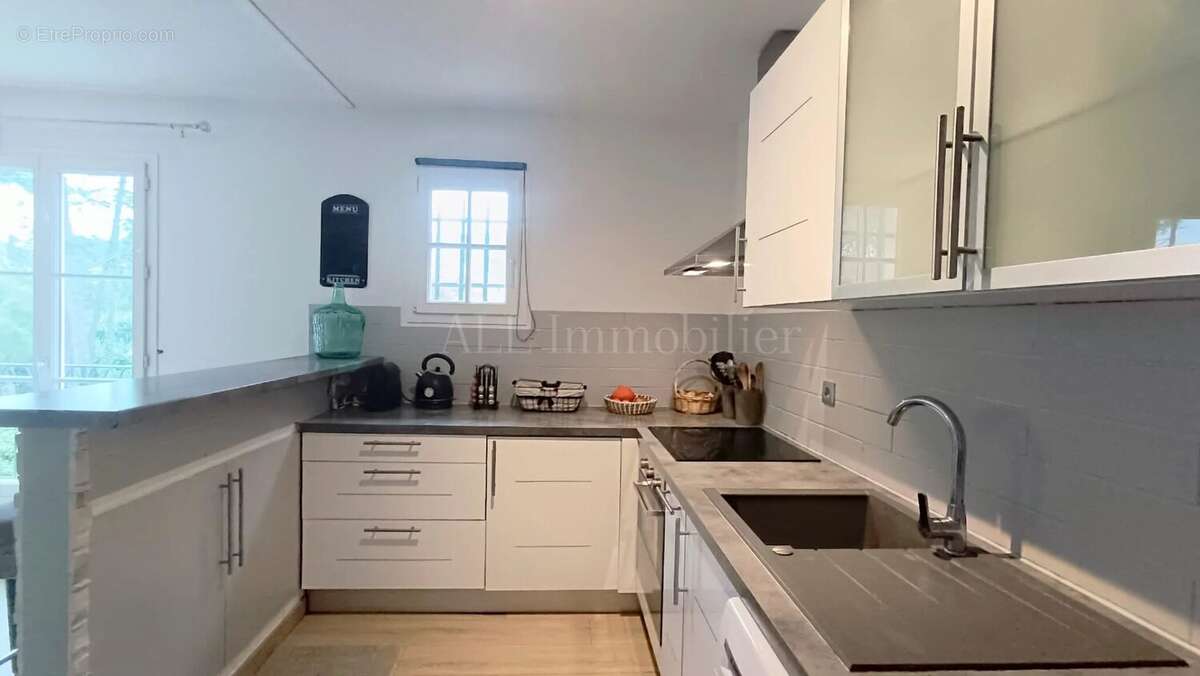 Appartement à LA MOLE