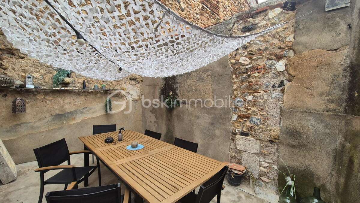 A vendre maison de maitre renovee deux faces de 183m² a baixas - centre ville - proche des commerces - terrasse - quatre chambre - photo 20