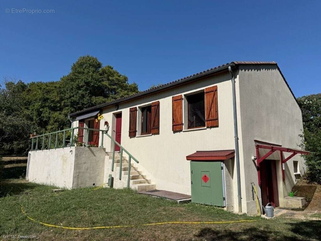 Pavillon sur Sous-Sol Situé dans un Endroit Magnifique Prés du Clain - photo 2