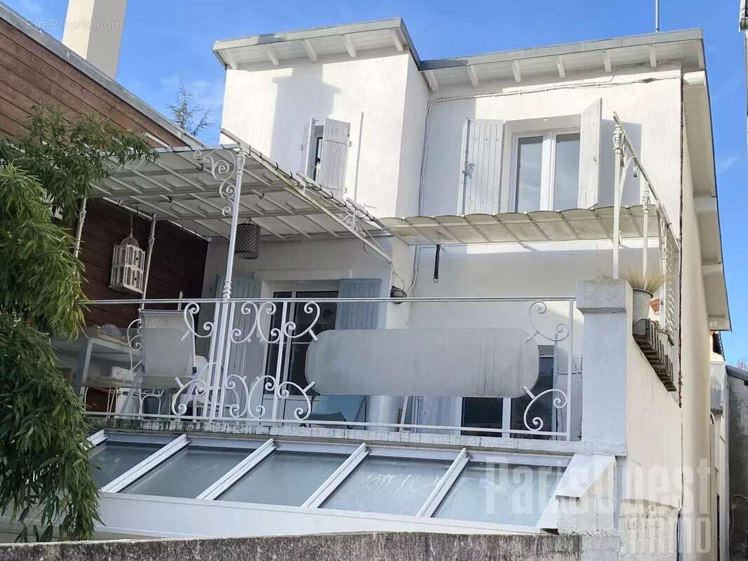 Maison à VILLE-D'AVRAY