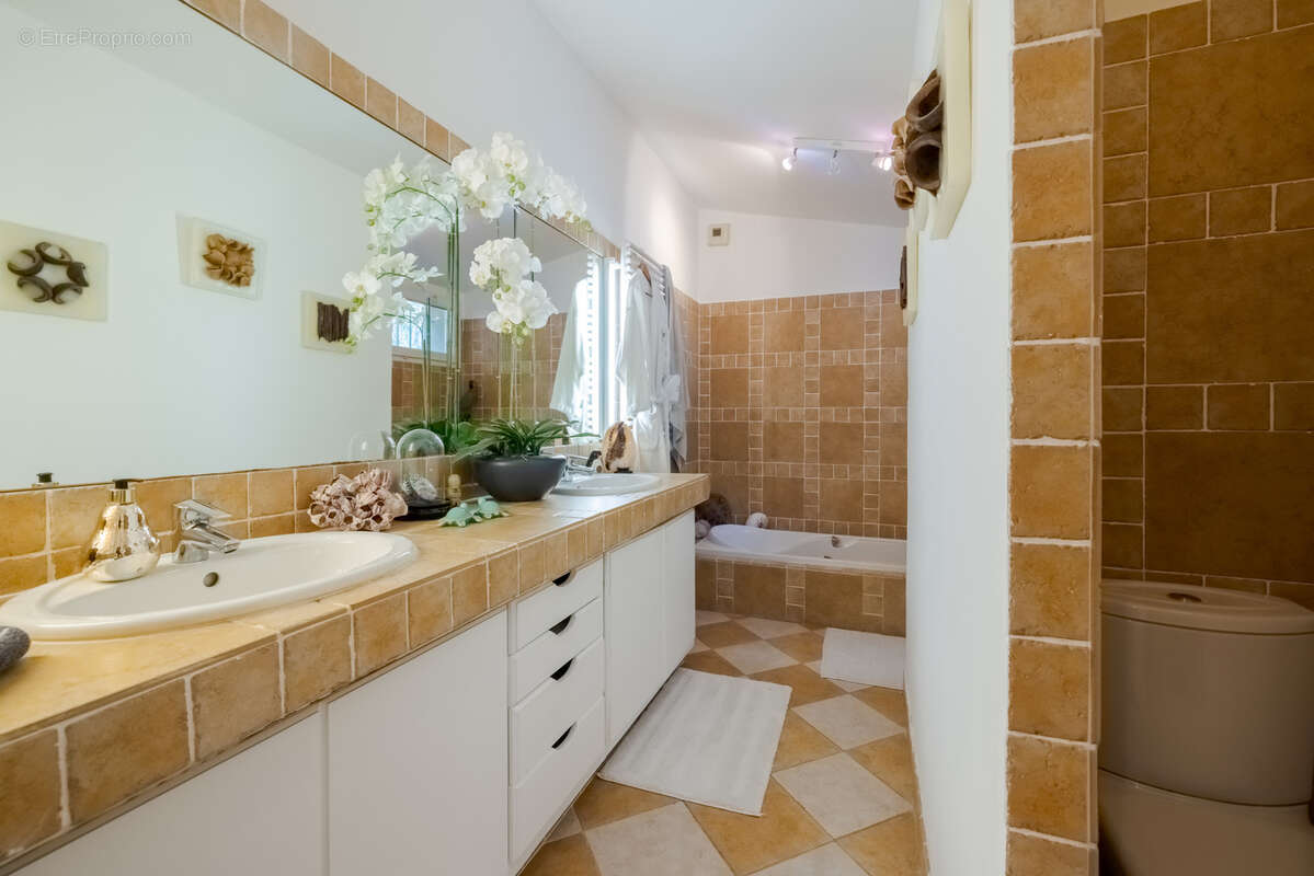Maison à TOURRETTES-SUR-LOUP