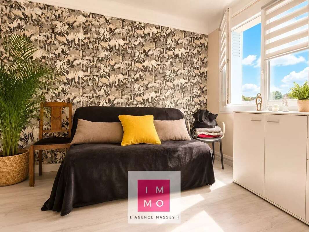 T3 lumineux de 56 m² – Balcon, grand garage, cave et parking – Secteur Jardin Massey - photo 17