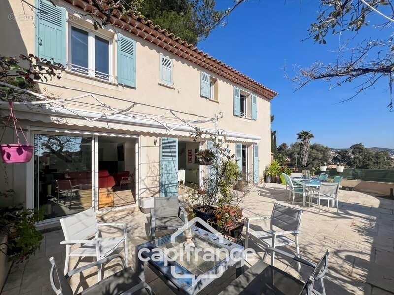 Appartement à HYERES