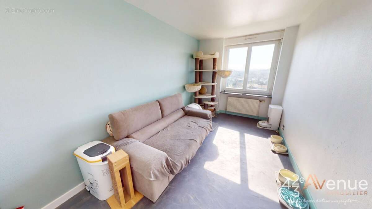 Appartement 91 m² à Saint-Genest-Lerpt  - photo 9