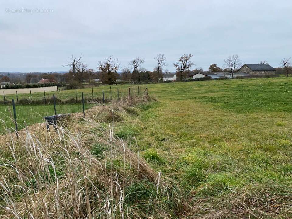 Terrain 3240 m² à Ytrac  - photo 2