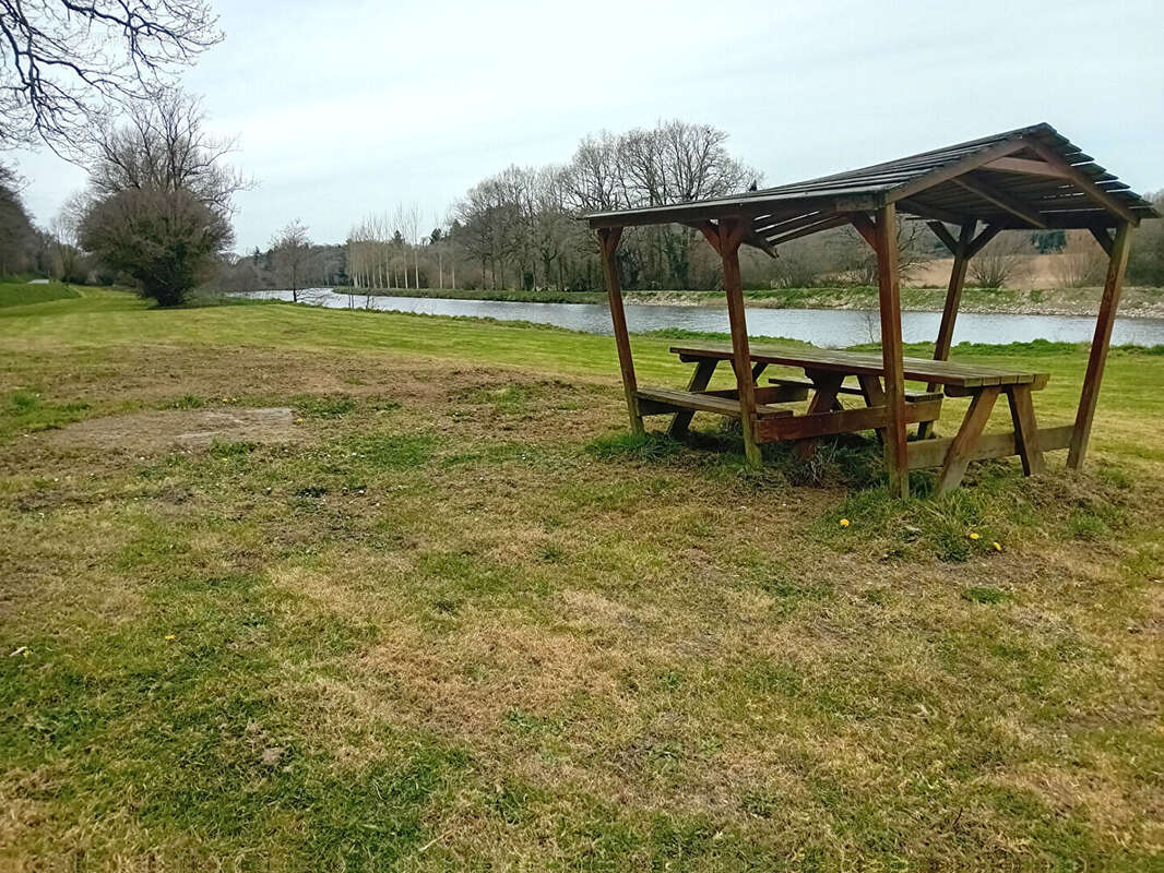 Terrain à SAINT-THOIS