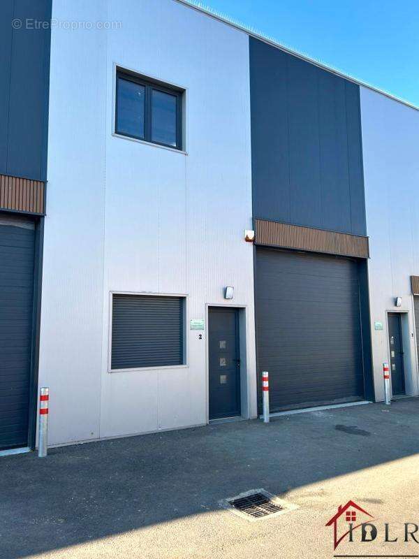 Coubert - batiment commercial + appartement - photo 5