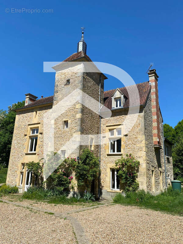 Maison à BEAUMONT-SARDOLLES