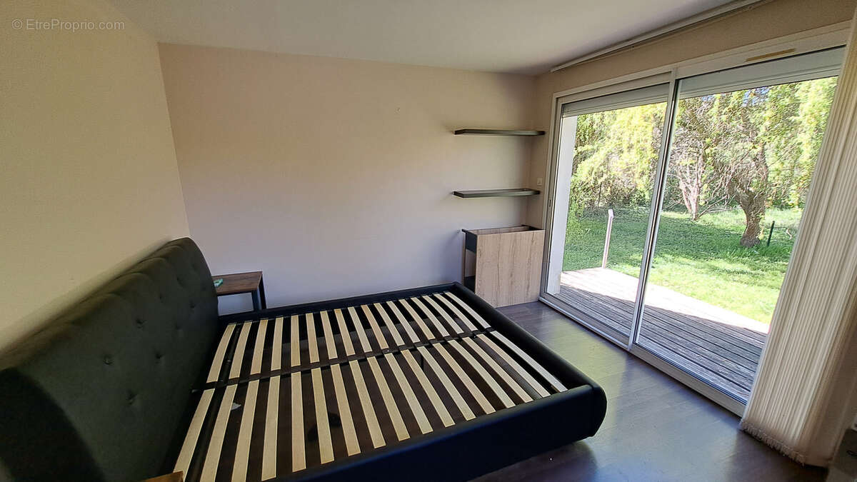 Maison à THORIGNY-SUR-OREUSE