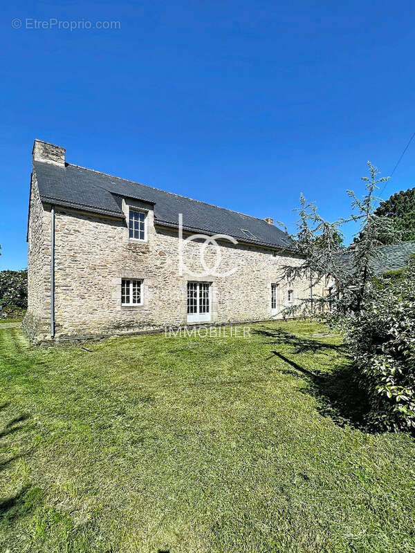 Maison à SURZUR