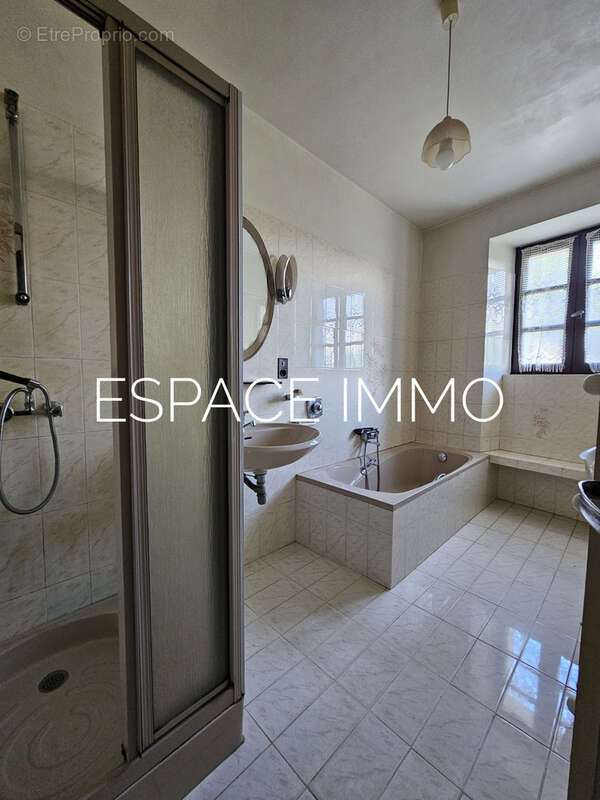 Maison à LIVINHAC-LE-HAUT