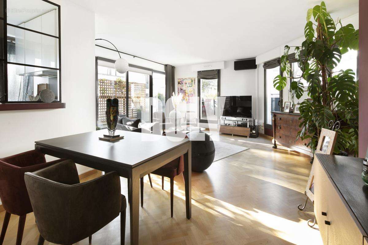 Appartement à PARIS-15E