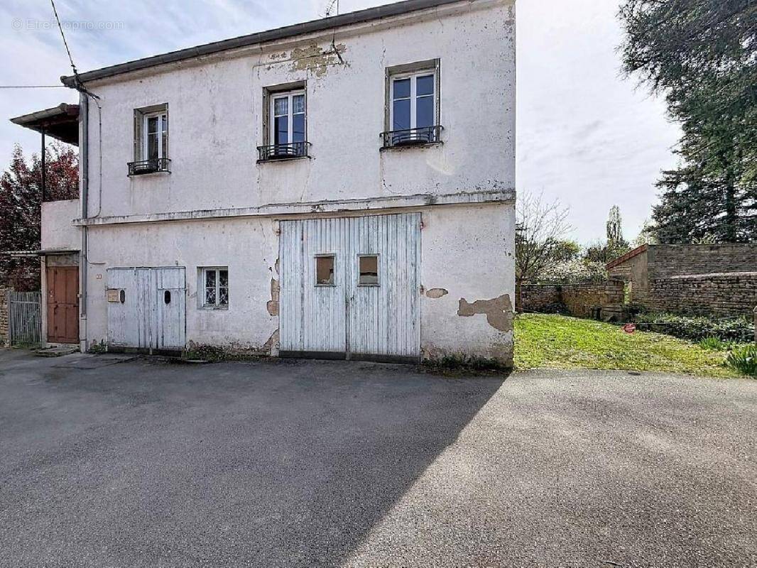 Maison à SALORNAY-SUR-GUYE