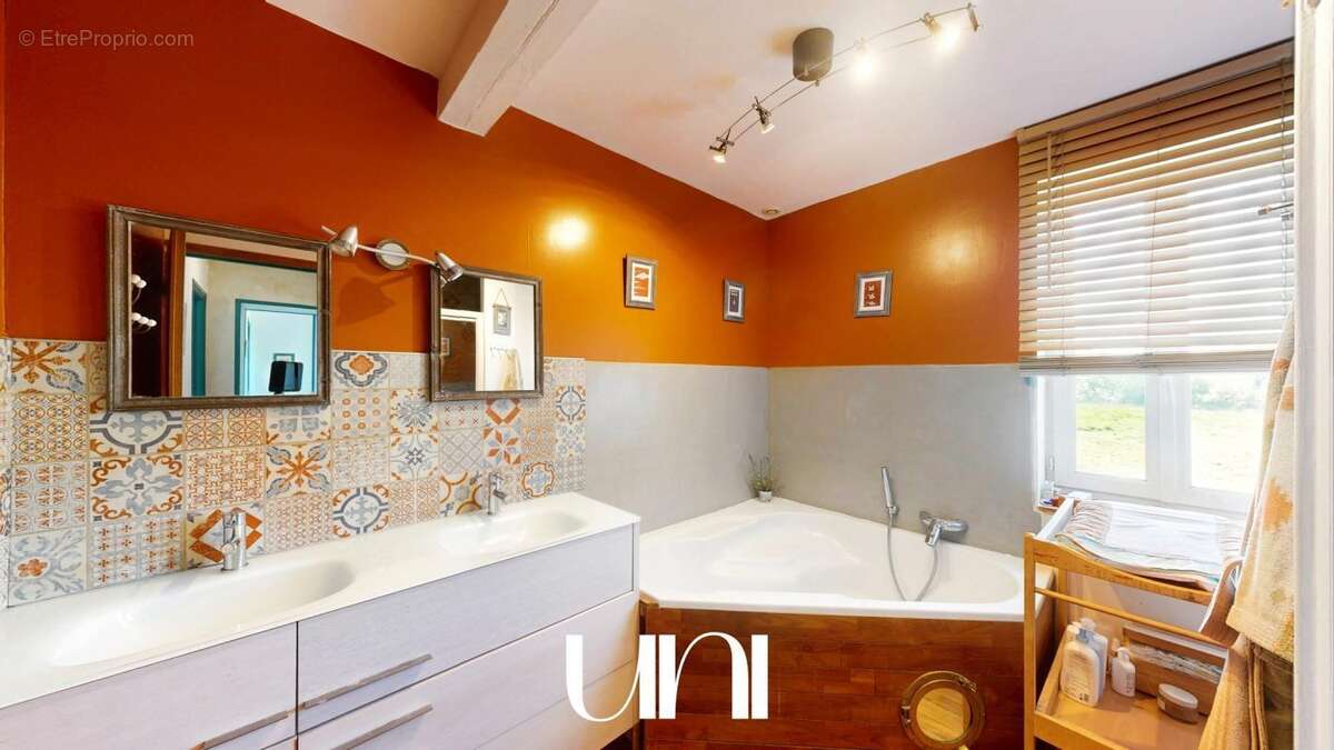 Maison à FONTAINE-HENRY