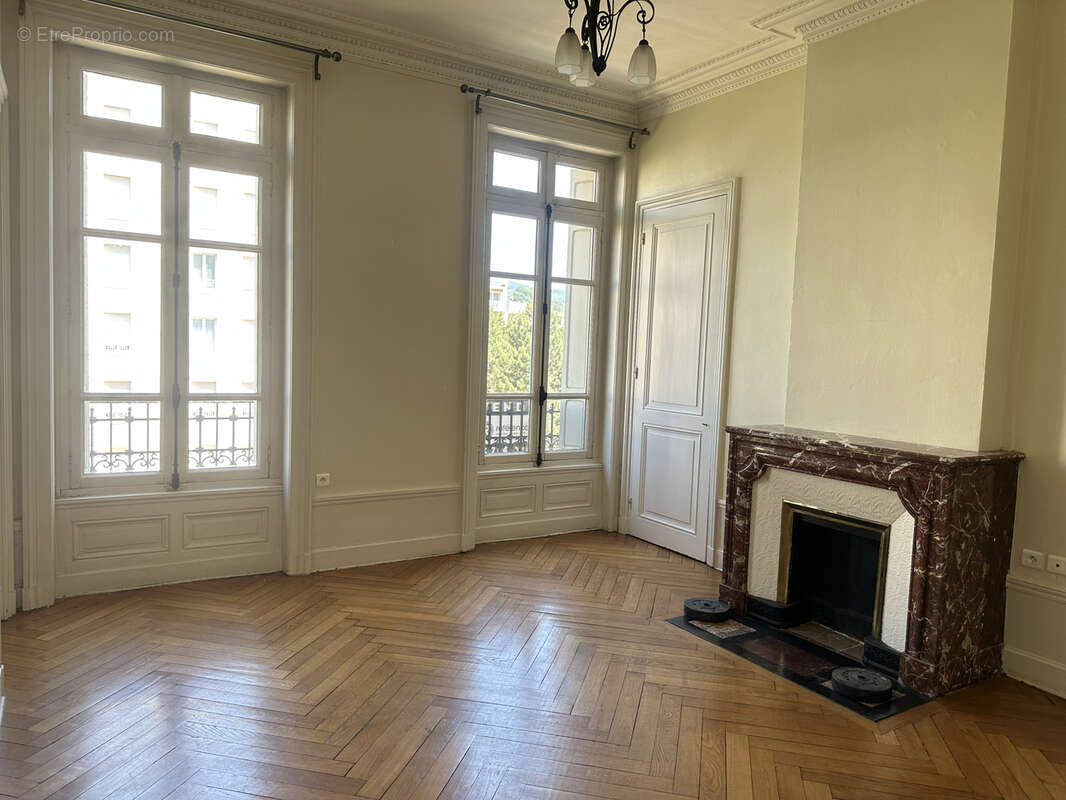 Appartement à SAINT-ETIENNE