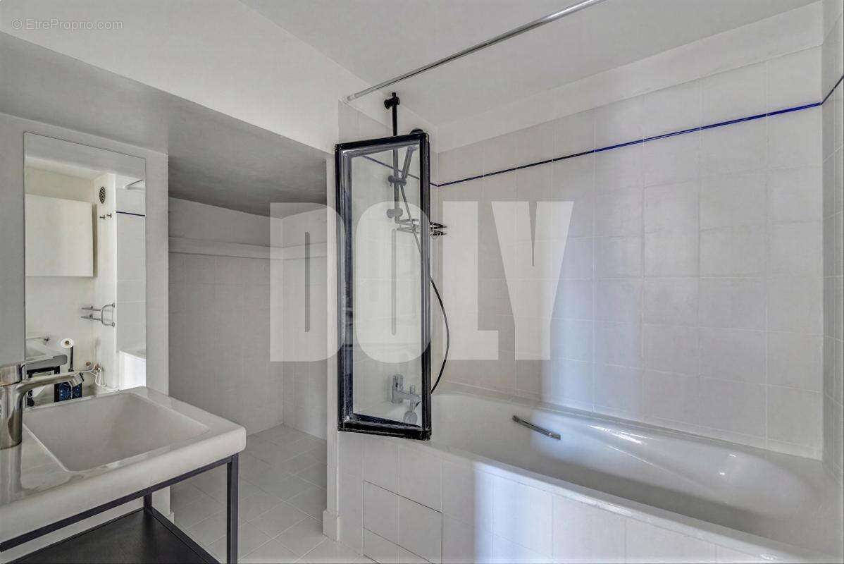 Appartement à PARIS-1E