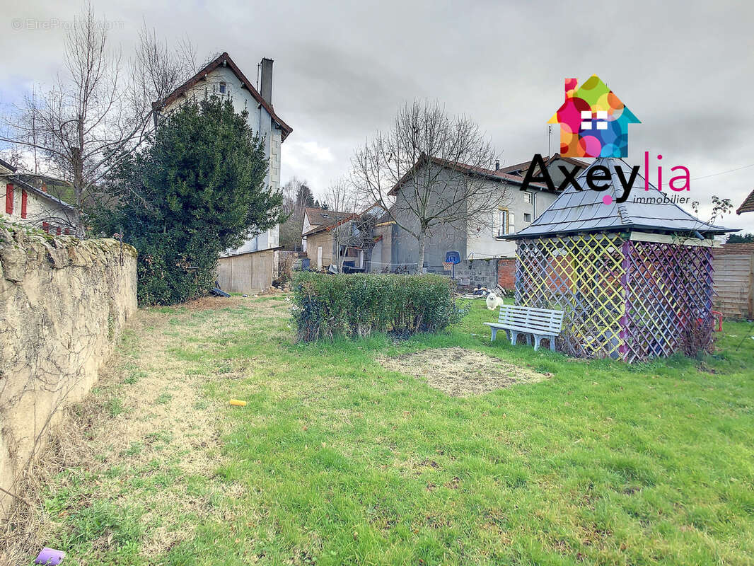 Maison à POUILLY-SOUS-CHARLIEU