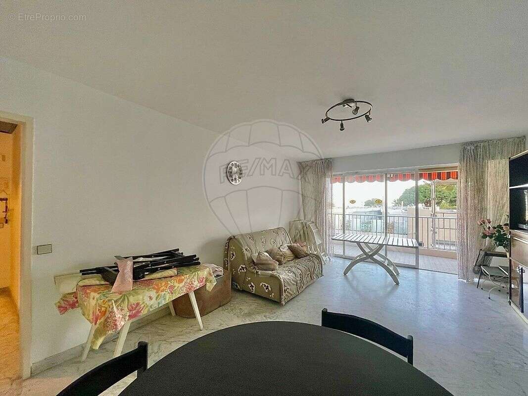 Appartement à SAINT-LAURENT-DU-VAR