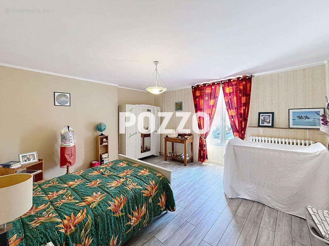 Maison à CONDE-SUR-VIRE