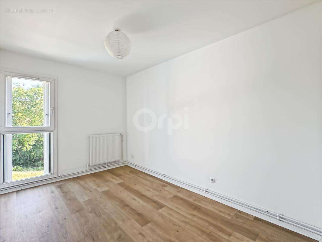 EVREUX - Maison familiale en triplex - 3 chambres, garage et jardin - photo 12