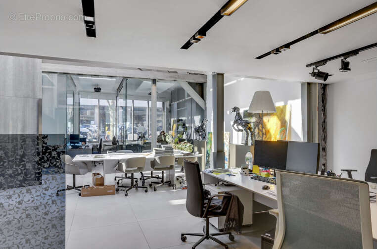 Commerce à SURESNES