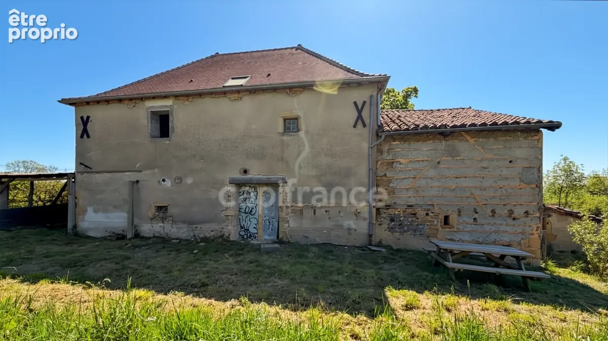Maison de caractere, toiture recente, dependances et projet pret a realiser - photo 18