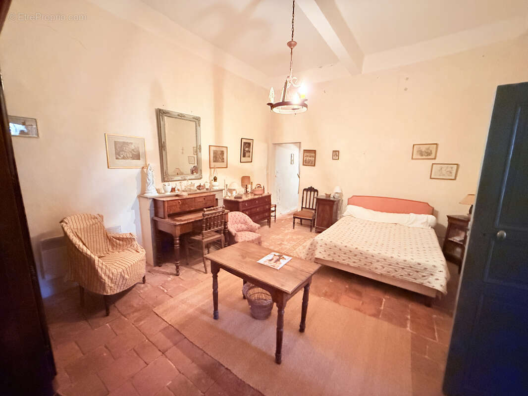 À vendre   Château de Rogues, un bien d'exception chargé d'histoire - photo 7