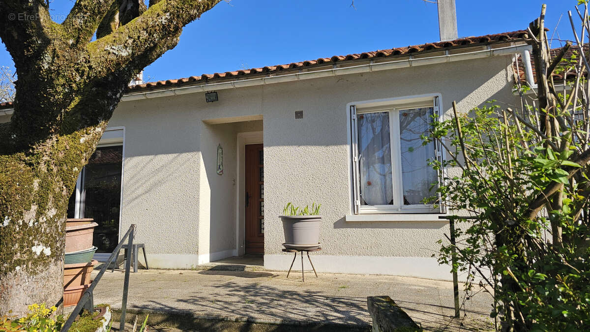 Maison à MENSIGNAC
