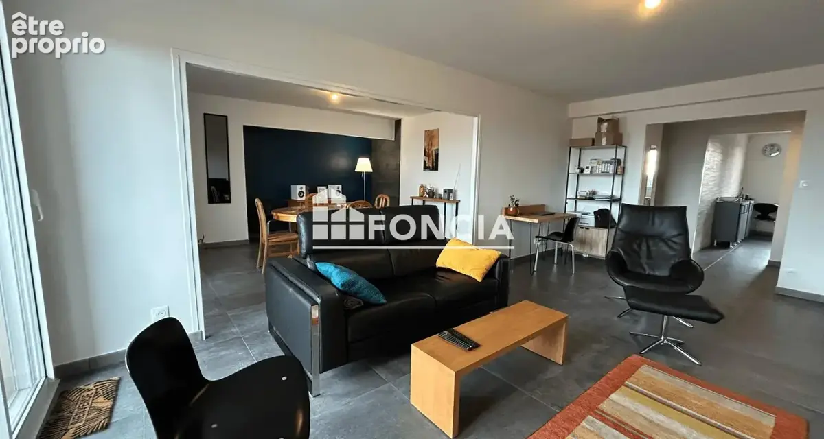 Appartement rénové de type 3/4 avec cave en sous-sol, proche des commerces et services - photo 6
