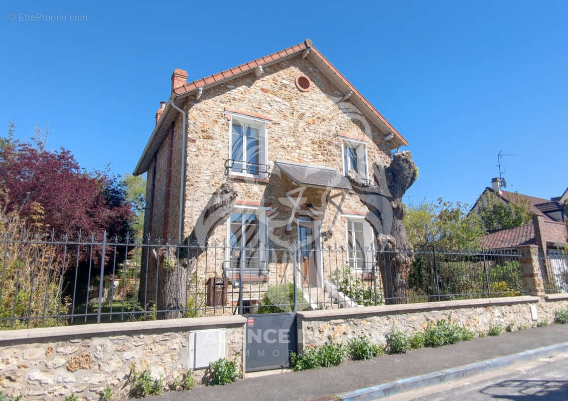 Maison à BEAUCHAMP
