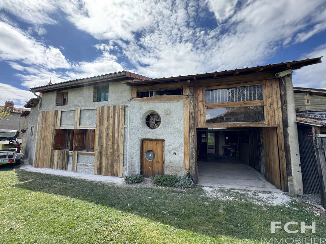 Maison de campagne avec 2 garages et dépendances - photo 17