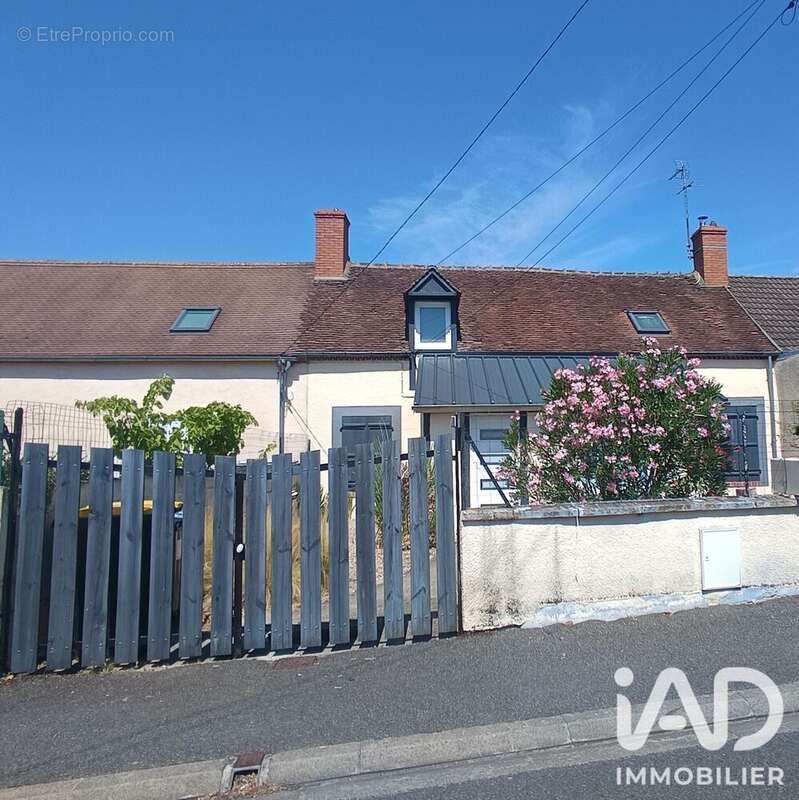 Maison 86 m² à La Chapelle-Saint-Ursin  - photo 9
