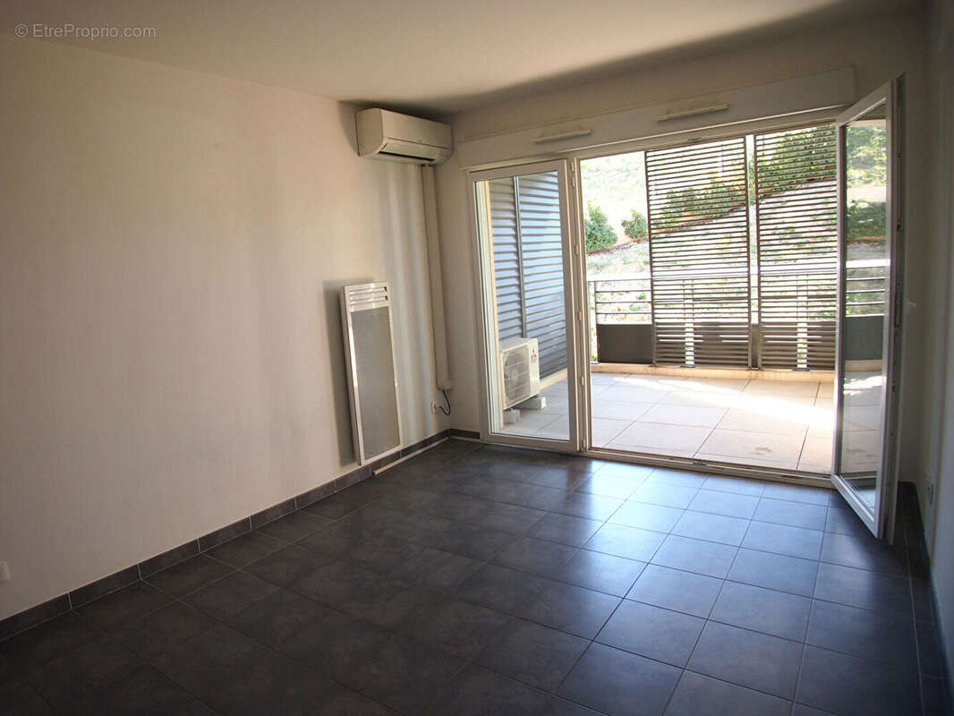 Appartement à ROQUEBRUNE-SUR-ARGENS