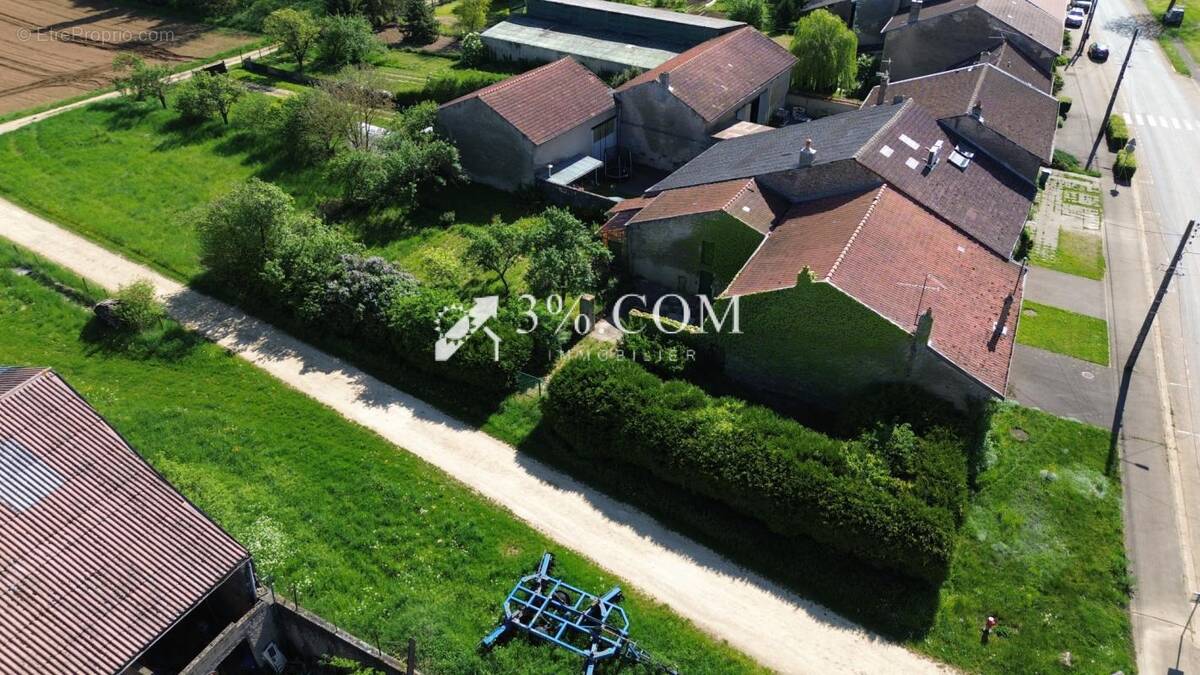 Maison à VIEVILLE-EN-HAYE