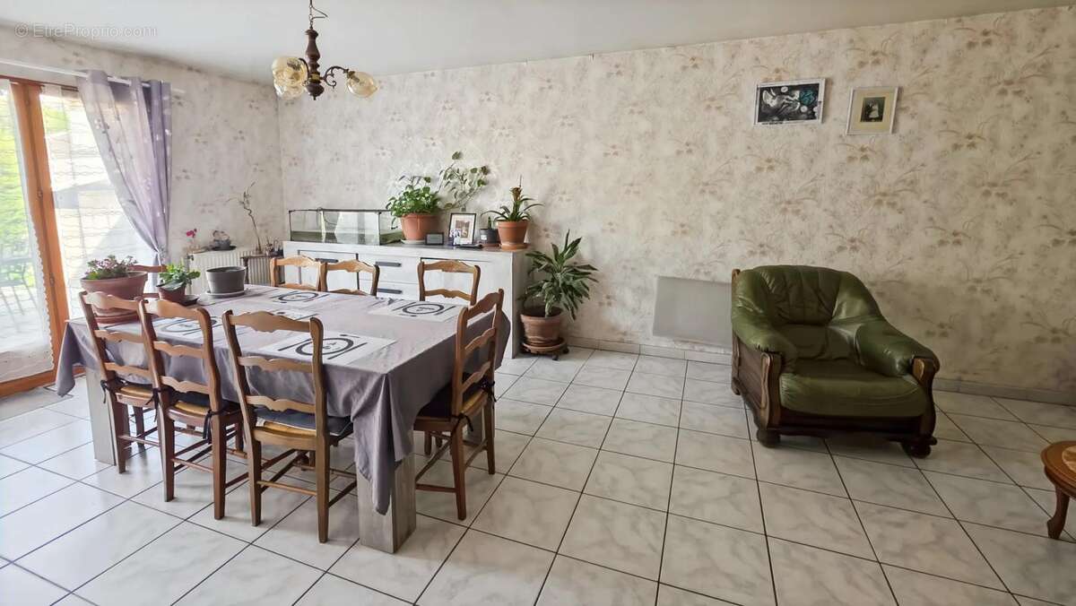 Maison à SAINT-JULIEN-LES-VILLAS
