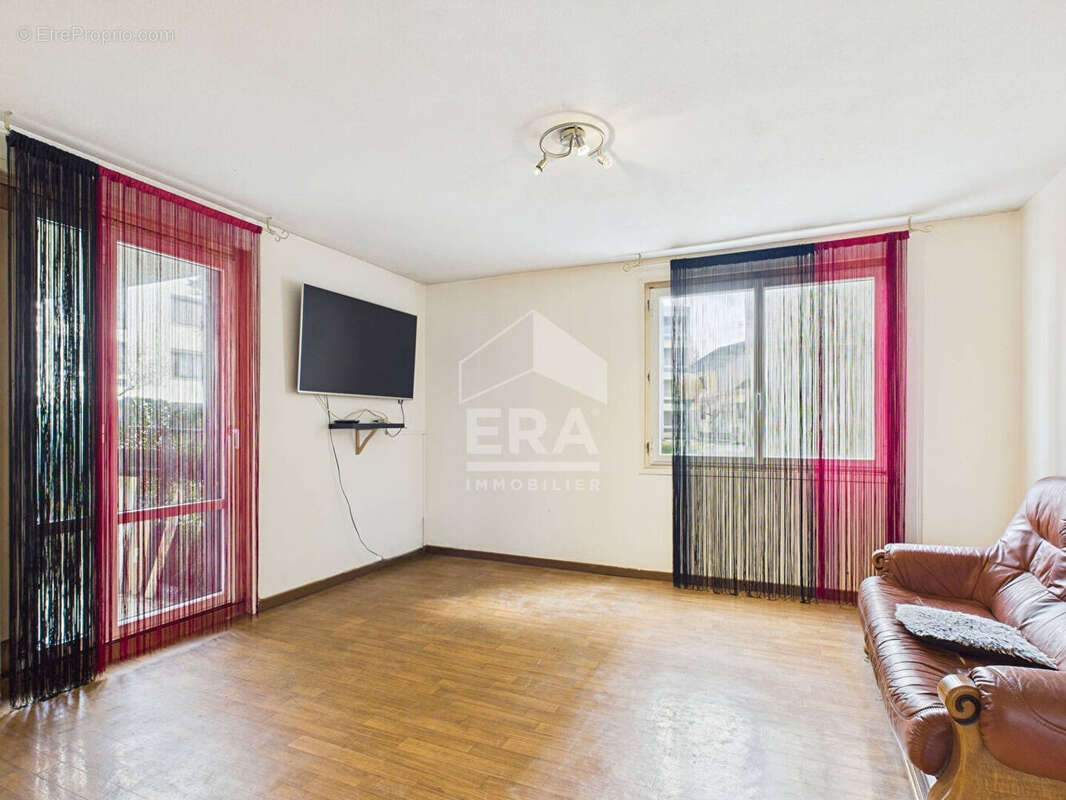 Appartement à ONET-LE-CHATEAU