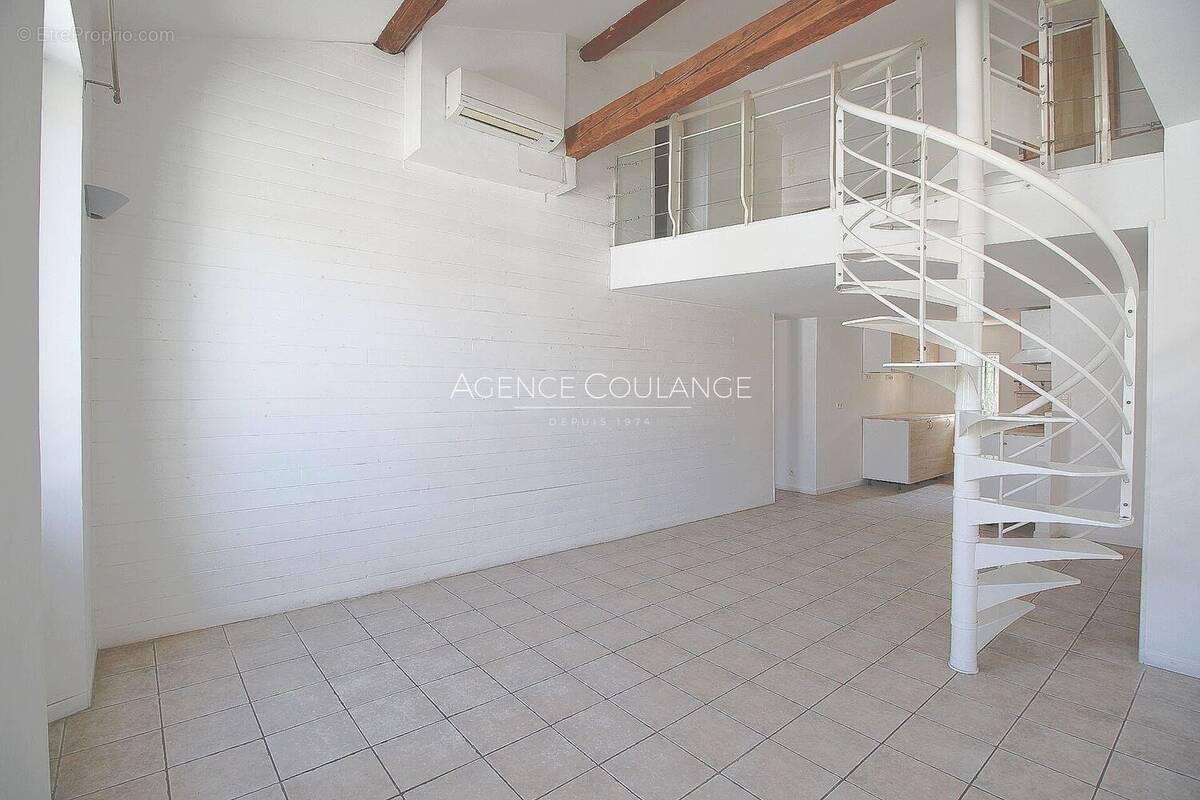 Appartement à SAINT-CYR-SUR-MER