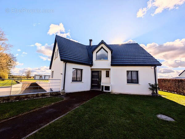 Maison à HORNOY-LE-BOURG