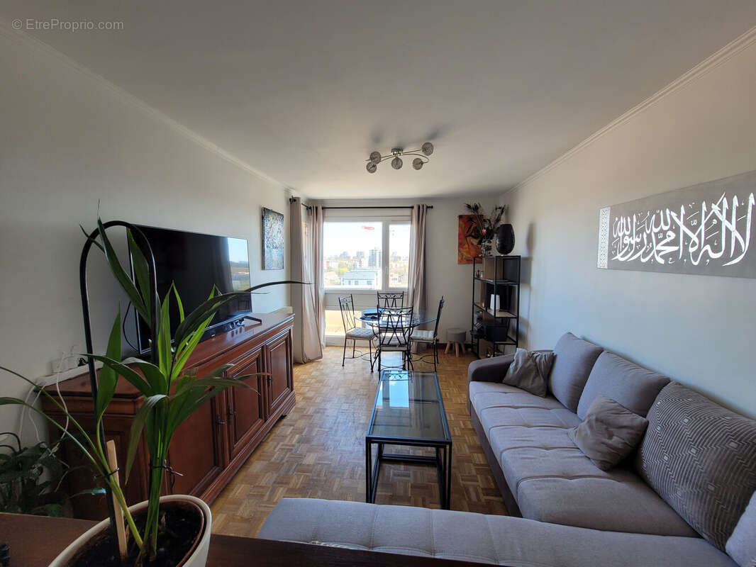 Appartement à VILLENEUVE-LA-GARENNE