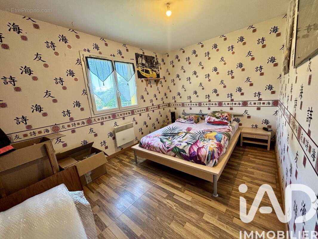 Maison 129 m² à Saint-Seurin-De-Bourg  - photo 4