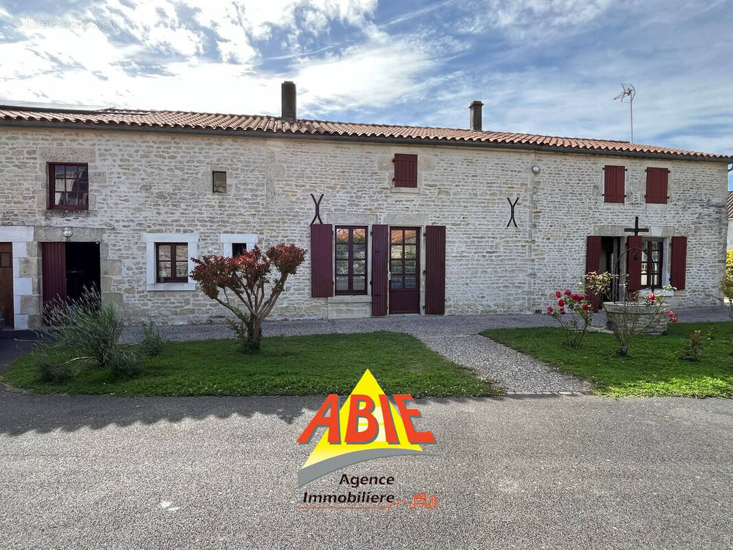 Photo 1 - Maison à SAINT-PIERRE-LE-VIEUX