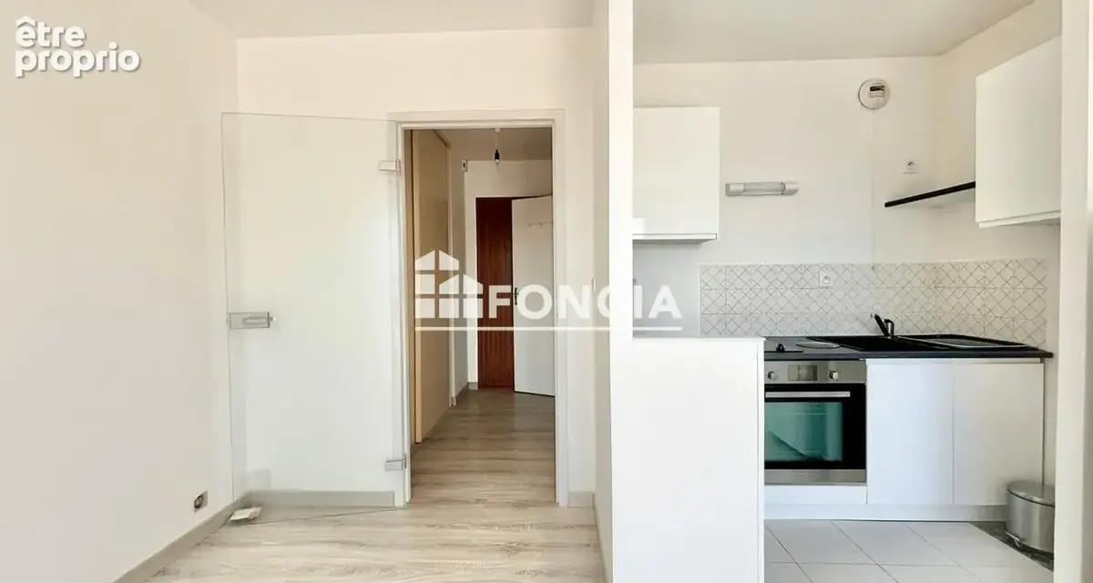 Exclu foncia : libre appartement type 2 - balcon - cave - stationnement - photo 3