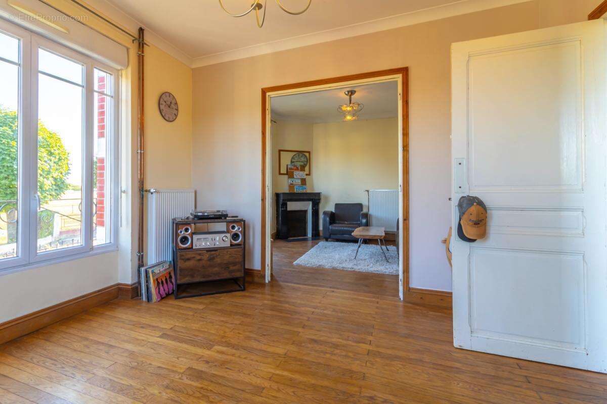 Maison Poulaines 6 pièce(s) 90.26 m2 - photo 4