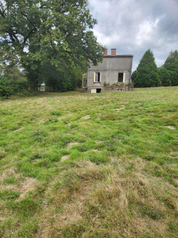 Maison à ETAGNAC