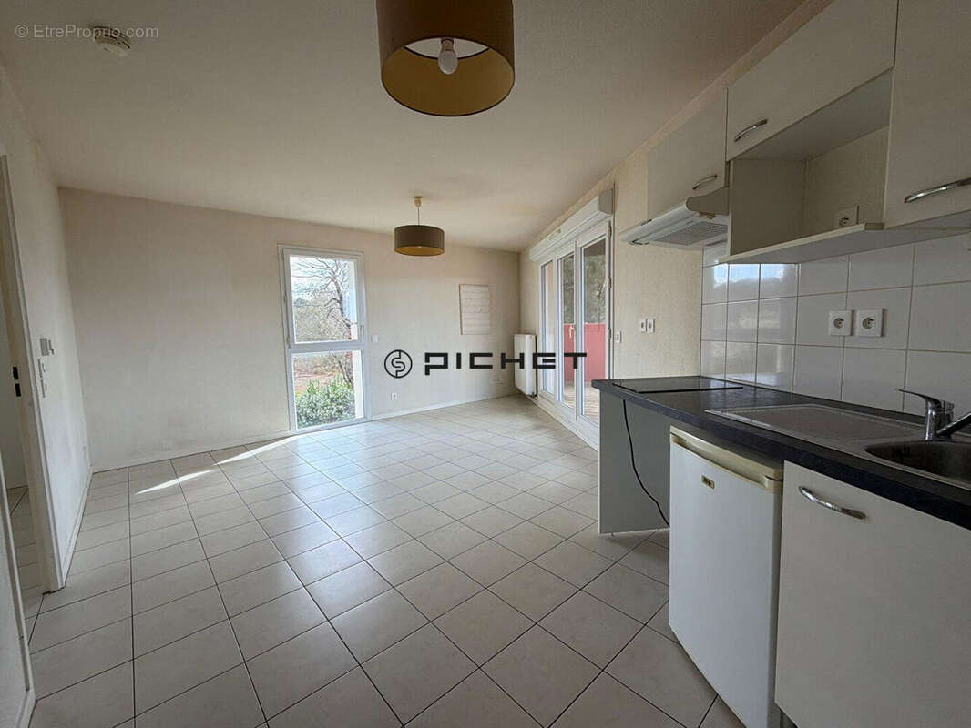 Appartement à SAINT-JEAN-D'ILLAC