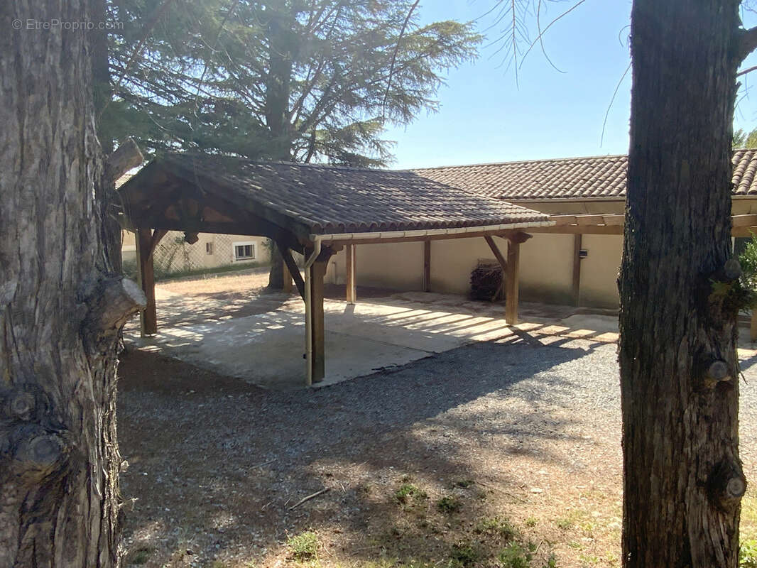 Propriété de 380 m2 avec vue panoramique sur les montagnes. - photo 12
