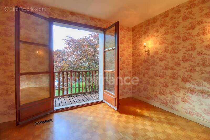 Maison à CHALLES-LES-EAUX