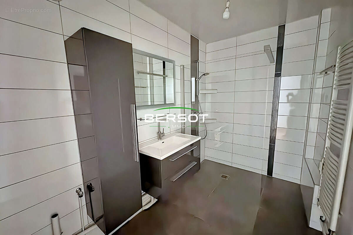Vaste appartement 3 chambres avec balcons quartier des Chaprais à Besançon - photo 3