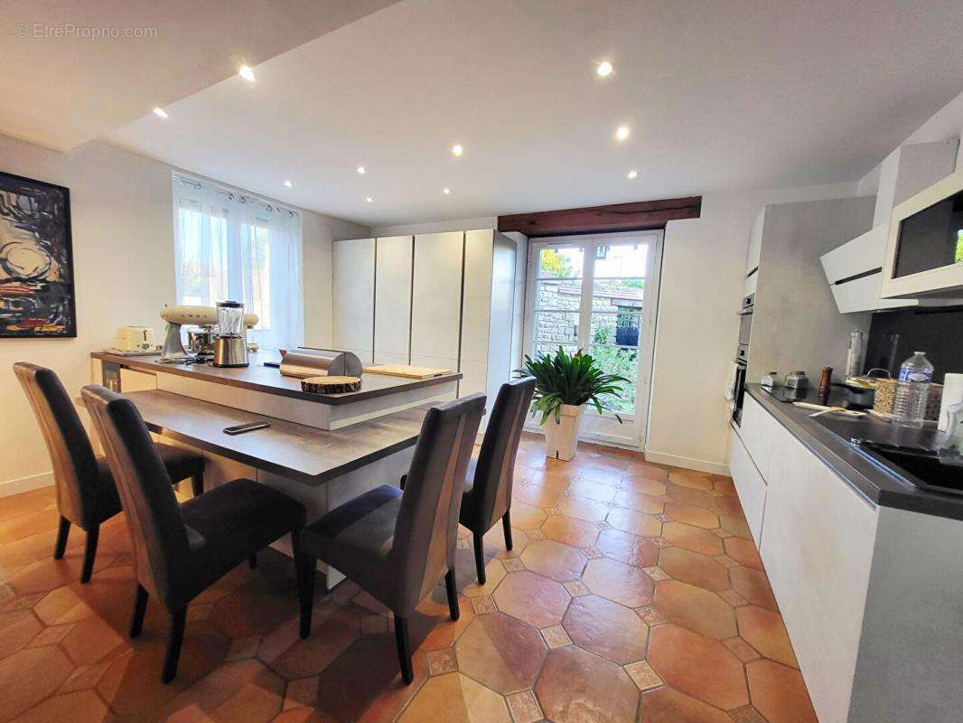 Maison 134m² habitable, 4 chambres, garages, patio et jardin - photo 5